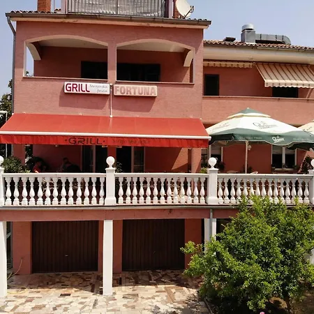 Casa de hóspedes Two Bed Fortuna Near The Poreč