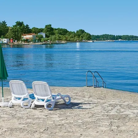 Two Bed Fortuna Near The Poreč